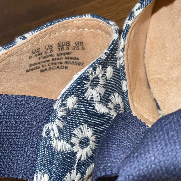 Life Stride Navy Daisy Kascade Espadrille Wedges Size 8.5 - Picture 8 of 8